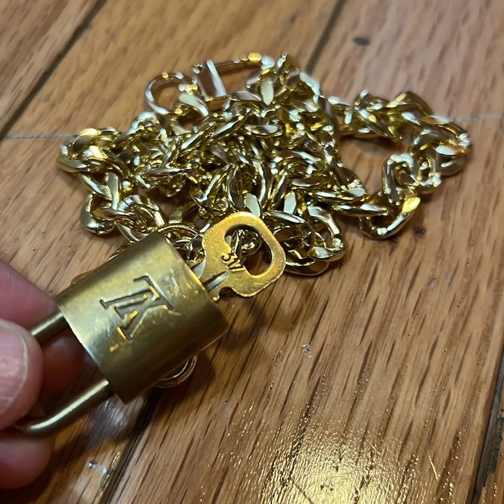 🧡Gold Chain Necklace with LV Lock Pendant 317 - Picture 9 of 14
